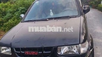 Isuzu 7 chỗ màu Đen