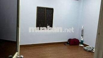 Phòng Mới , toilet trong, lầu 1, giờ tự do