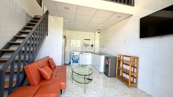 CHO THUÊ CĂN HỘ DUPLEX ĐƯỜNG TÔ HIỆU CÓ SÂN RỘNG GIÁ 4.5 TRIỆU/THÁNG