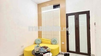 Nhà tập thể Tầng 2-Lò đúc HBT,P.khách, bếp, 2 ngủ riêng, WC chỉ  2,85