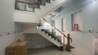 Nhà nguyên căn 1 trệt 1 lầu 
7tr/tháng