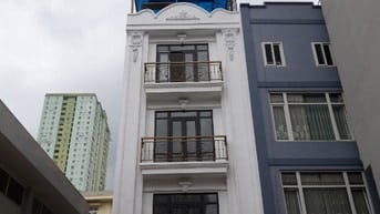 Tôi chủ nhà cho thuê căn hộ khép kín, có 2 ngủ, có gác xép, thang máy.