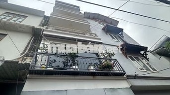 Dân xây 5 tầng ô tô đậu cửa, cạnh đại học thương mại