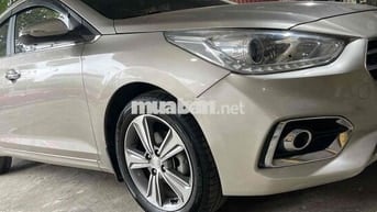 Hyundai Accent Vàng cát