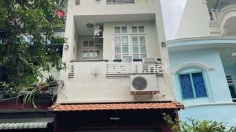 Nhà 12p full nt đường 3/2 q10. 