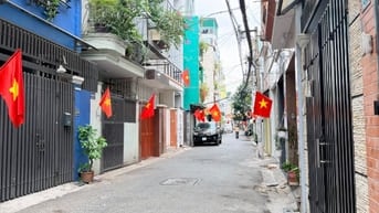 Dt 4m X 18m Đường xe hơi. Phan xích Long, chủ lâu đời, có giá tốt 