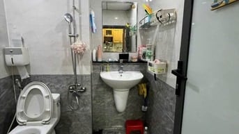 77m2, Căn góc, 2PN, 2WC, C/c Hoa Sen, Lạc Long Quân giá 10tr5/th.
