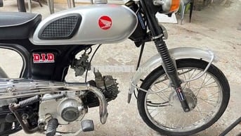 Honda Xe máy màu Bạc