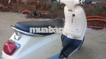 Piaggio Vespa màu Kem