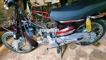 Honda Dream màu Đỏ mận