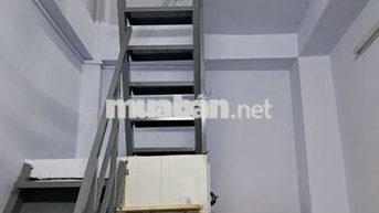 Nhà hòa hưng,q10.(1 trệt,2 lầu,nhà nhỏ.)