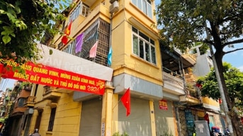 Ch thuê nhà căn góc 82 ngô quyền hà đông, 35m nhà 3 tầng, kinh doanh t