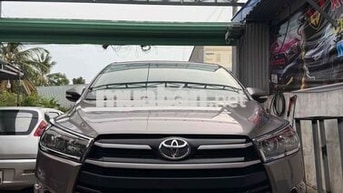 Toyota Innova 2018 143000 km Nâu