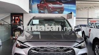 Isuzu MU-X 7 chỗ màu Bạc