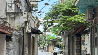 Mặt ngõ thông Phạm Tử Nghi vs Nguyễn Văn Linh. Nhà chắc chắn- không kh