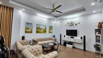 Bán nhà phố Tôn Đức Thắng, Đống Đa 45m, 5 tầng, mt 8m. Giá: 20.3 tỷ