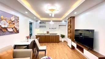 Tập thể Thọ Lão, tầng 2 đẹp ở ngay, sân xe rộng, bảo vệ trông ngày đêm