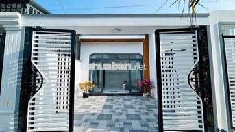 Bán nhà cấp 4 sổ hồng riêng, dt 118m2 ngay chợ Quy Đức giá 760triệu