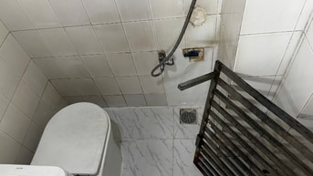 Nhà mặt tiền, tiện cho 1 nguoi hoặc 2 nguoi ở .  