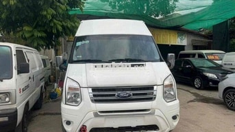 Ford Transit 2018 số sàn 10 chỗ