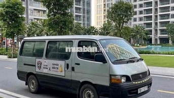 Toyota Hiace Cá mập Bạc