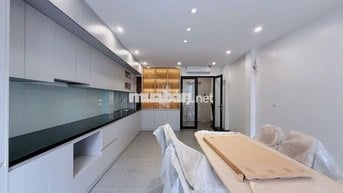 HOÀNG MAI- NHỈNH 17 TỶ, Ô TÔ TRÁNH NHAU - THANG MÁY