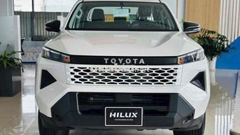 Toyota Hilux 2026 2.8 4x2 STANDARD MT Trắng