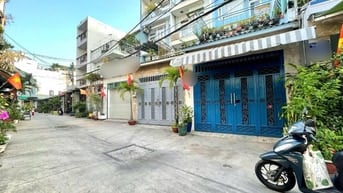 Chủ Gấp bán Homestay 4 tầng, 110m2, Hẻm 8m Sát mặt tiền Phạm Văn Chiêu