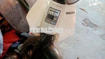 Honda Super Cub 50 Trắng đen