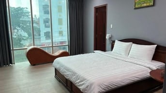 Bán khách sạn 7 tầng mặt tiền 266 Nguyễn Xí Bình Thạnh HĐT160 tháng