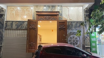 Cho thuê nhà mặt phố Nguyễn Văn Lộc, 80m2x5T, MT 6m, kinh doanh tốt