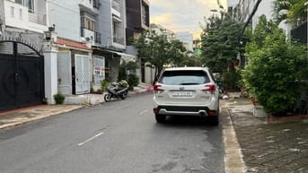 nhà 8x18m trệt + lửng + 1 Lầu đường 39 Phường Tân Quy Q7. giá 29 tỷ