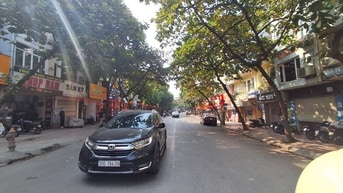 Nhà mặt ngõ Ngọc Lâm 72m² – 7 tầng, có thang máy, phù hợp kinh doanh