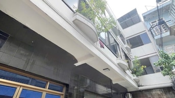 Nhà Đội Cung, 390m2,giá 68 tỷ, 31 Phòng cho thuê, thu nhập 200 triệu