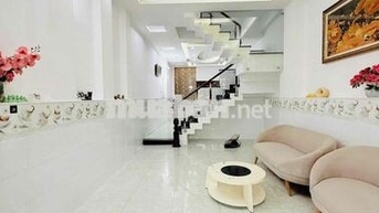 NHÀ ( SẴN NỘI THẤT ) NGAY CHỢ TX21. TRỆT 2 LẦU 4PN 3WC. HẺM XE HƠI
