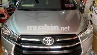 Toyota Innova Bạc