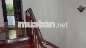 Hiếm có nhà full gỗ 3 tầng khu metro bán giá tốt