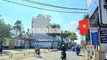Mặt tiền Lê Đức Thọ, nở hậu diện tích 7,5 x 40, vị trí cực đẹp.