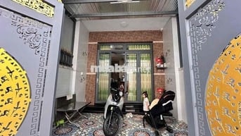 Chính chủ cần bán căn 1 trệt 1 lầu,gồm 4 pn và 2wc  Vị trí giáp ranh c
