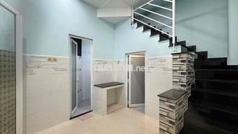 cho thuê nhà nguyên căn.1 trệt 2 lầu sân thượng. 2pn3wc. Quận 10