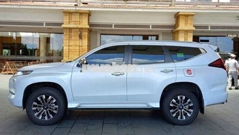 Mitsubishi Pajero Sport Trắng
