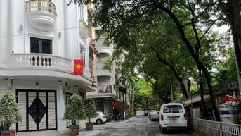 PHẠM TUẤN TÀI- CẦU GIẤY – PHÂN LÔ VỈA HÈ, Ô TÔ TRÁNH, ĐỖ NGÀY ĐÊM.