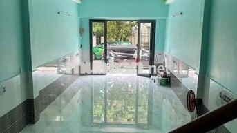 Bán nhà mặt tiền mua vào là ở ngay