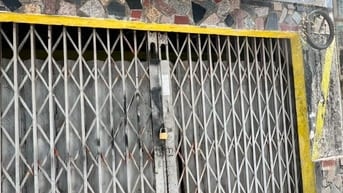 Bán nhà mặt tiền đường đối diện trường học