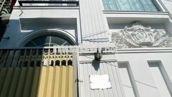 Nhà gần Nam Long Quận 7, Ngang 4,7 dài 10m 3 PN Chỉ 5 tỷ nhỉnh