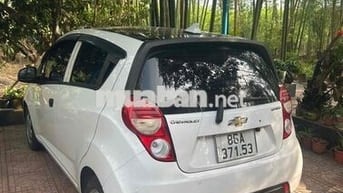 Chevrolet Spark Trắng