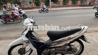 Yamaha Sirius Trắng xanh