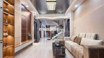 NHÀ ĐẸP 60m2-2 TẦNG-4PN-FULL NỘI THẤT-GIÁP Q1