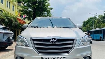Toyota Innova 2015 E MT Bạc