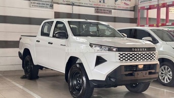 Toyota Hilux 2026 2.8MT Trắng ngọc